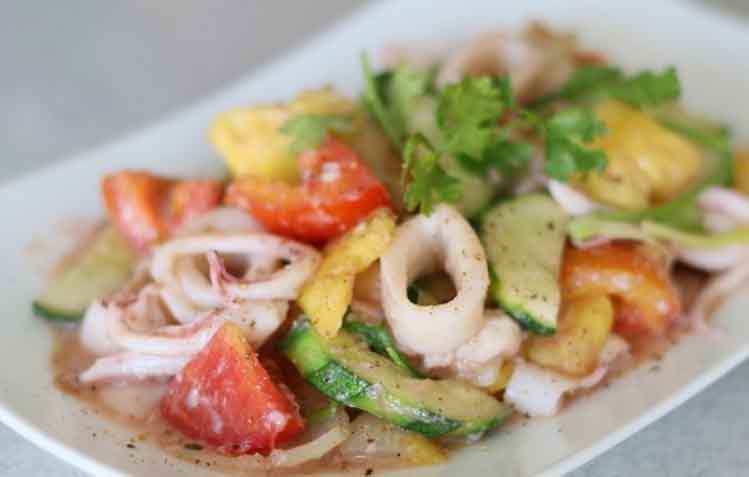 11 cách làm mực xào thập cẩm cùng dưa leo, hành tây ngon giòn, không tanh - 10