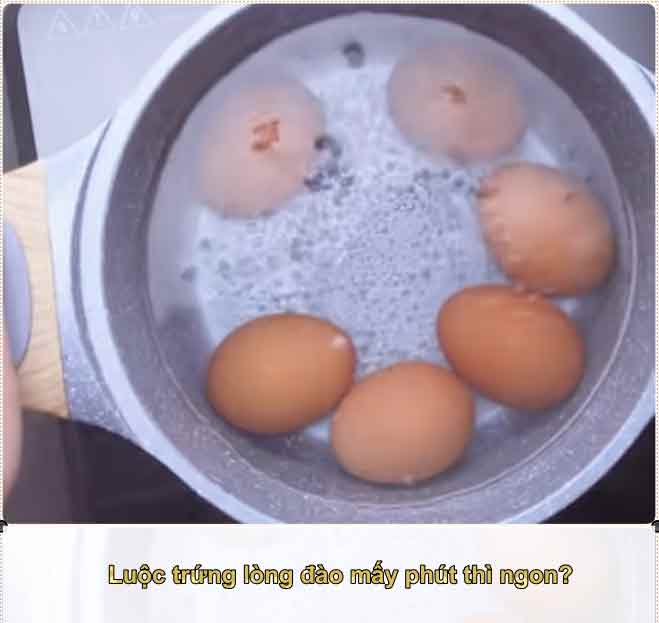 Cách luộc trứng lòng đào dẻo thơm, béo ngậy dễ làm tại nhà - 6