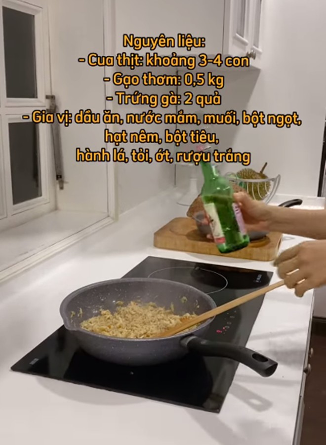 Vợ Hoàng Bách làm món vét tủ lạnh ngon ngất ngây, lúc nấu mẹ chồng phán: "Con cô thì cô chăm, con tôi thì tôi chăm" - 4