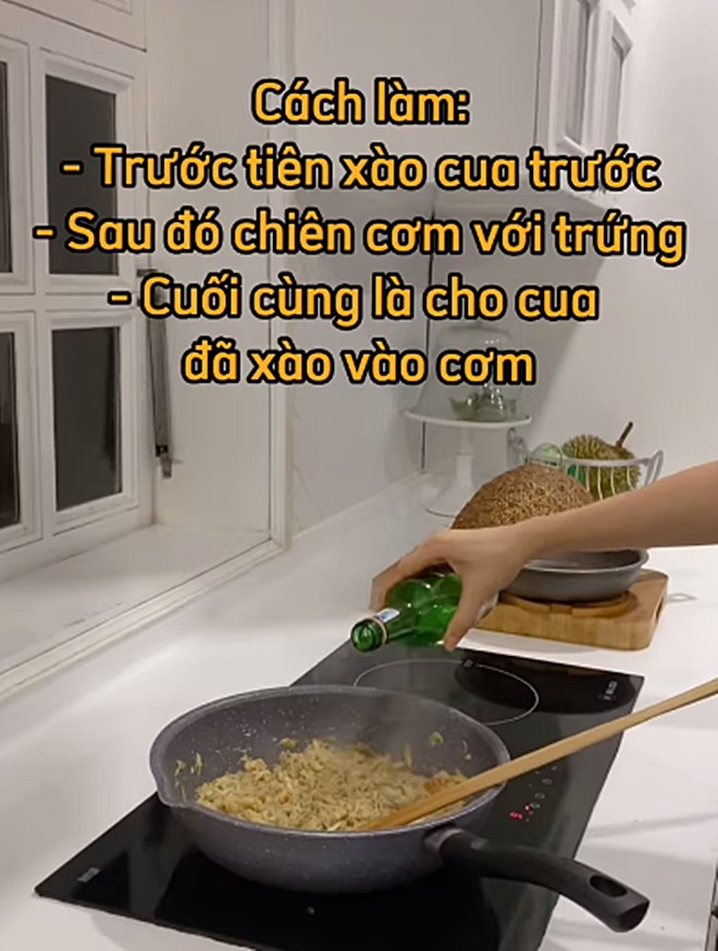 Vợ Hoàng Bách làm món vét tủ lạnh ngon ngất ngây, lúc nấu mẹ chồng phán: "Con cô thì cô chăm, con tôi thì tôi chăm" - 5