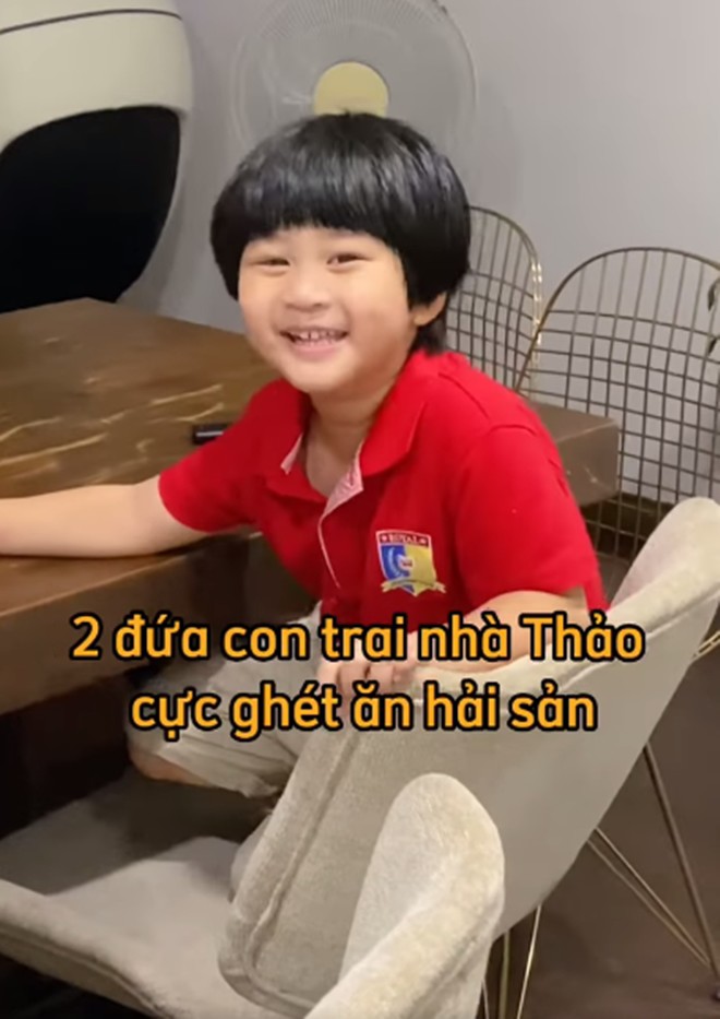 Vợ Hoàng Bách làm món vét tủ lạnh ngon ngất ngây, lúc nấu mẹ chồng phán: "Con cô thì cô chăm, con tôi thì tôi chăm" - 10