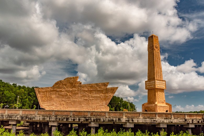 Yêu cầu làm rõ nguyên nhân vỡ đường băng sân bay Vinh - 4