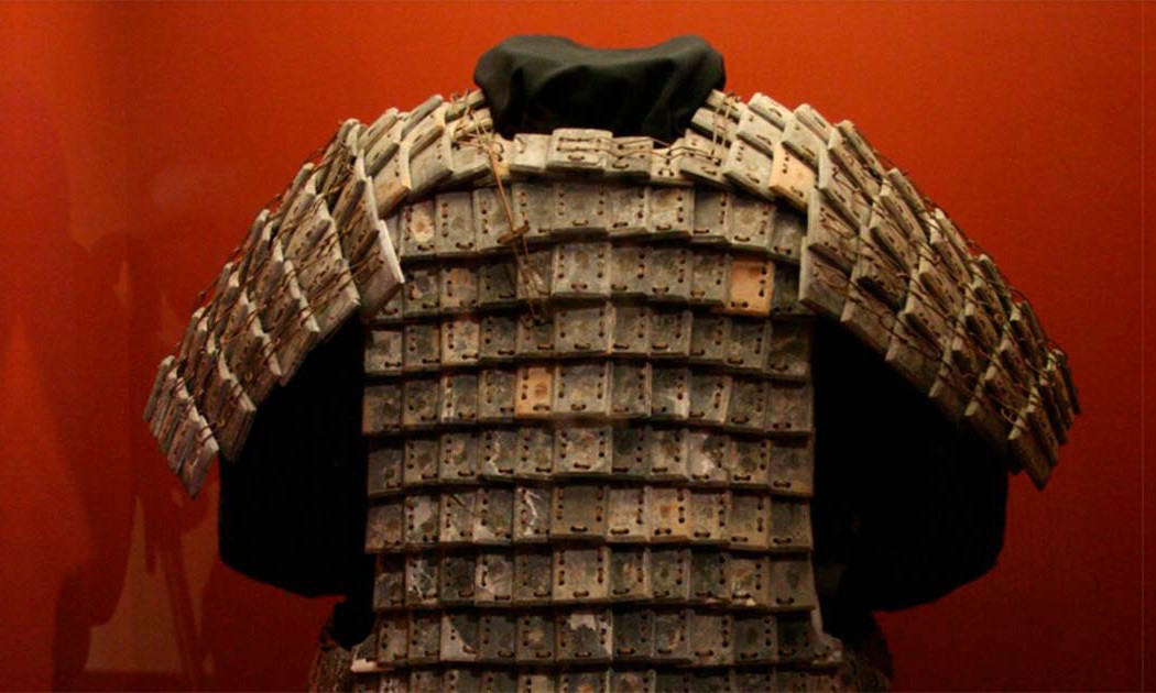 Nghiên cứu mới hé lộ bí ẩn đằng sau những chiếc áo giáp đá trong lăng mộ Tần Thủy Hoàng - 1