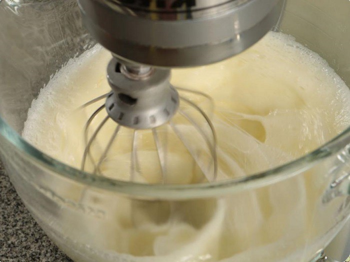 Cách làm bánh bông lan xốp mềm, bông mịn tại nhà cực đơn giản - 4