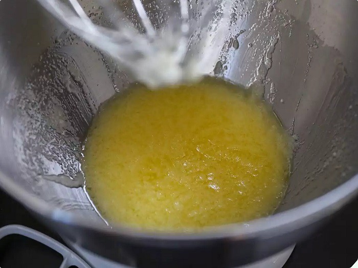 Cách làm bánh bông lan xốp mềm, bông mịn tại nhà cực đơn giản - 8