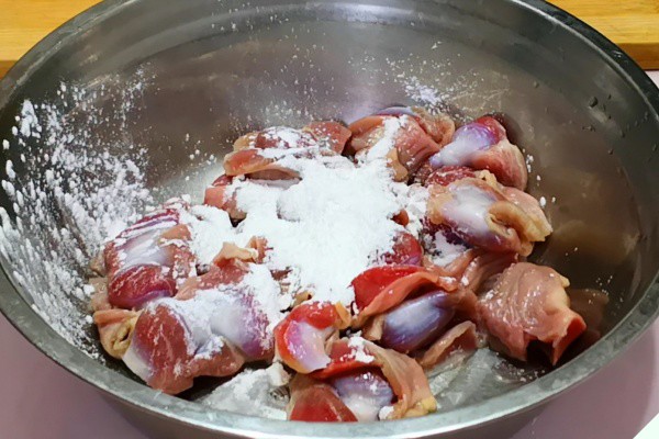 Thứ bé tí của con gà được ví là “vàng mềm” nhưng nhiều người chê bẩn vứt đi - 11