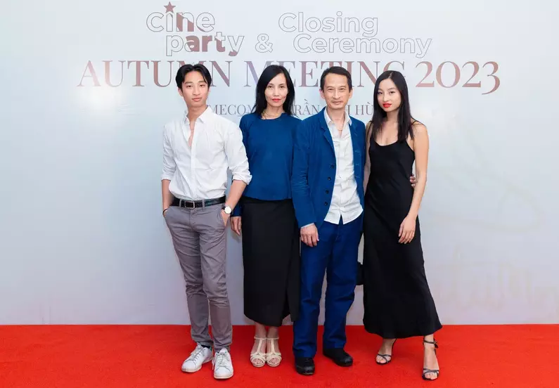 Đạo diễn Trần Anh Hùng và gia đình về Việt Nam, nhan sắc con gái gây chú ý - 4