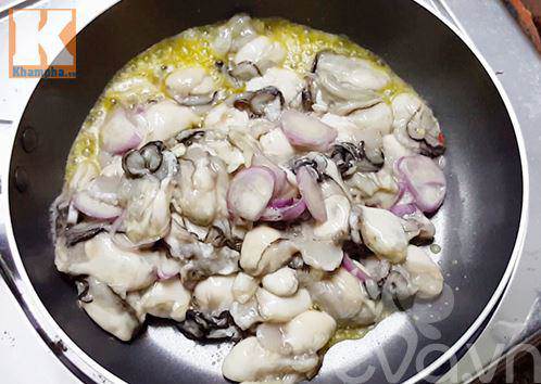 5 cách nấu cháo hàu sữa với đậu xanh, nấm rơm, trứng bổ dưỡng cho cả nhà - 5