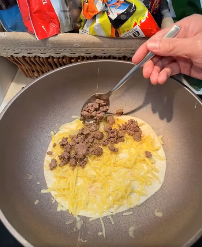 Phan Như Thảo đi khỏi nhà quá 10 ngày mới được chồng vào bếp nấu cho ăn, đại gia 61 tuổi làm ngay món giòn rụm - 2