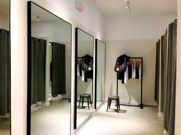 Thử đồ tại shop quần áo, khách hàng quên luôn cả nội y - 2