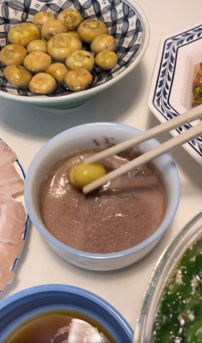 Gia đình nổi tiếng mạng xã hội Việt: Vợ đảm, chồng siêu nấu nướng, con gái vào bếp cưng xỉu - 15