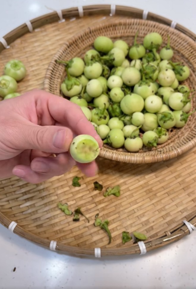 Gia đình nổi tiếng mạng xã hội Việt: Vợ đảm, chồng siêu nấu nướng, con gái vào bếp cưng xỉu - 13