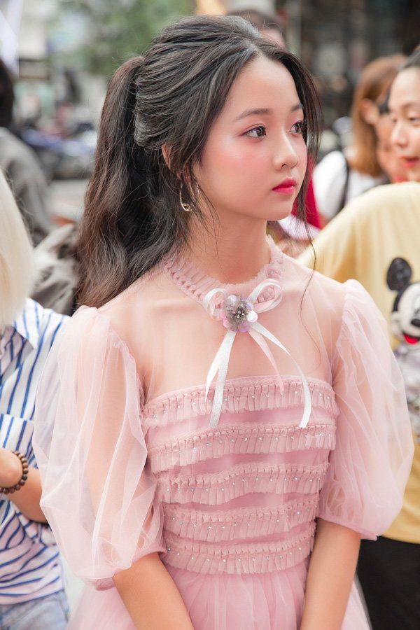 Bài hiển thị inimage - Nữ sinh cấp 3 đạt điểm thi tốt nghiệp THPT 2023 với 3 môn trên 9, hoá ra là diễn viên nhí nổi tiếng cực xinh - 6