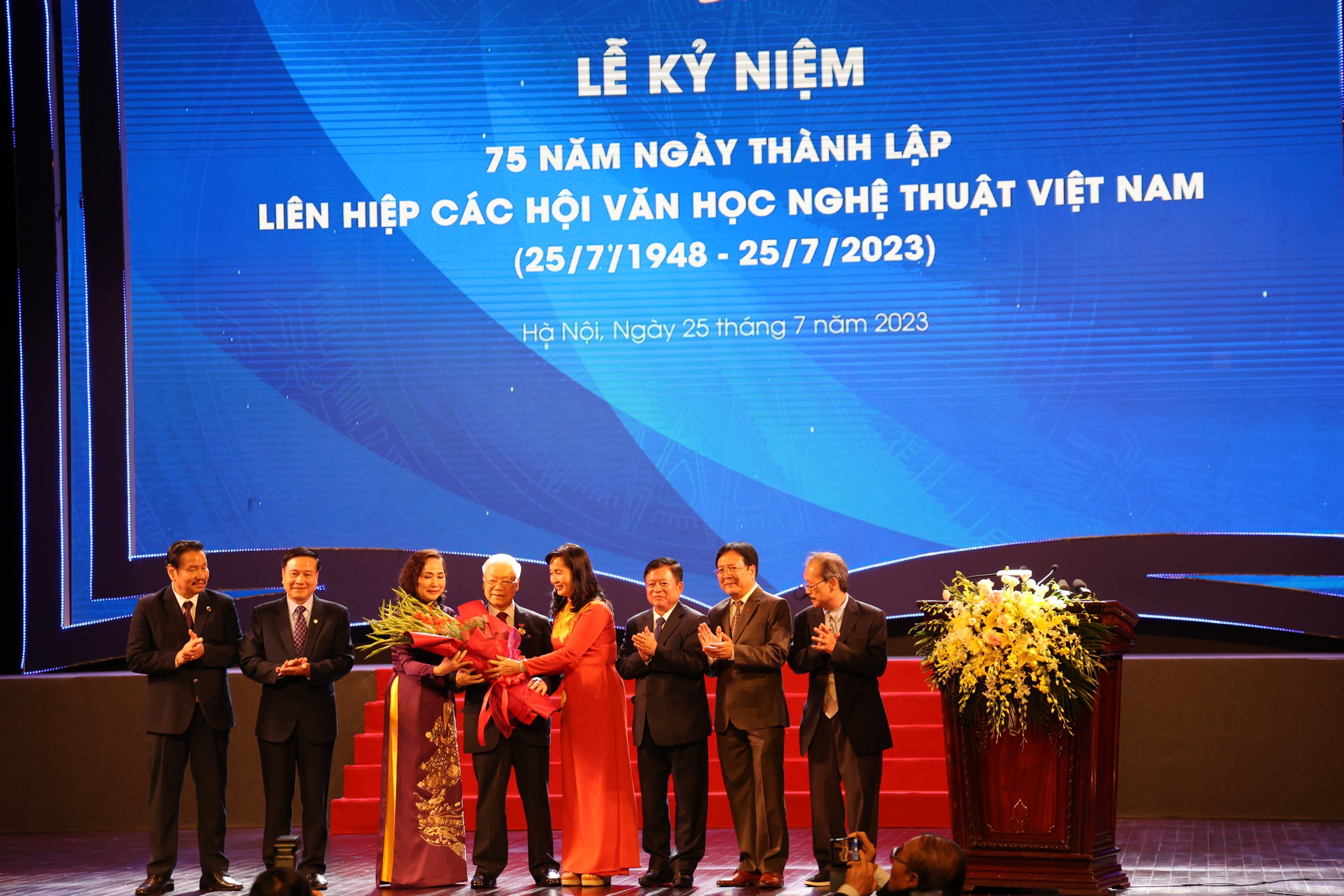 (Ảnh) Lễ kỷ niệm 75 năm thành lập Liên hiệp các Hội Văn học nghệ thuật Việt Nam - 16