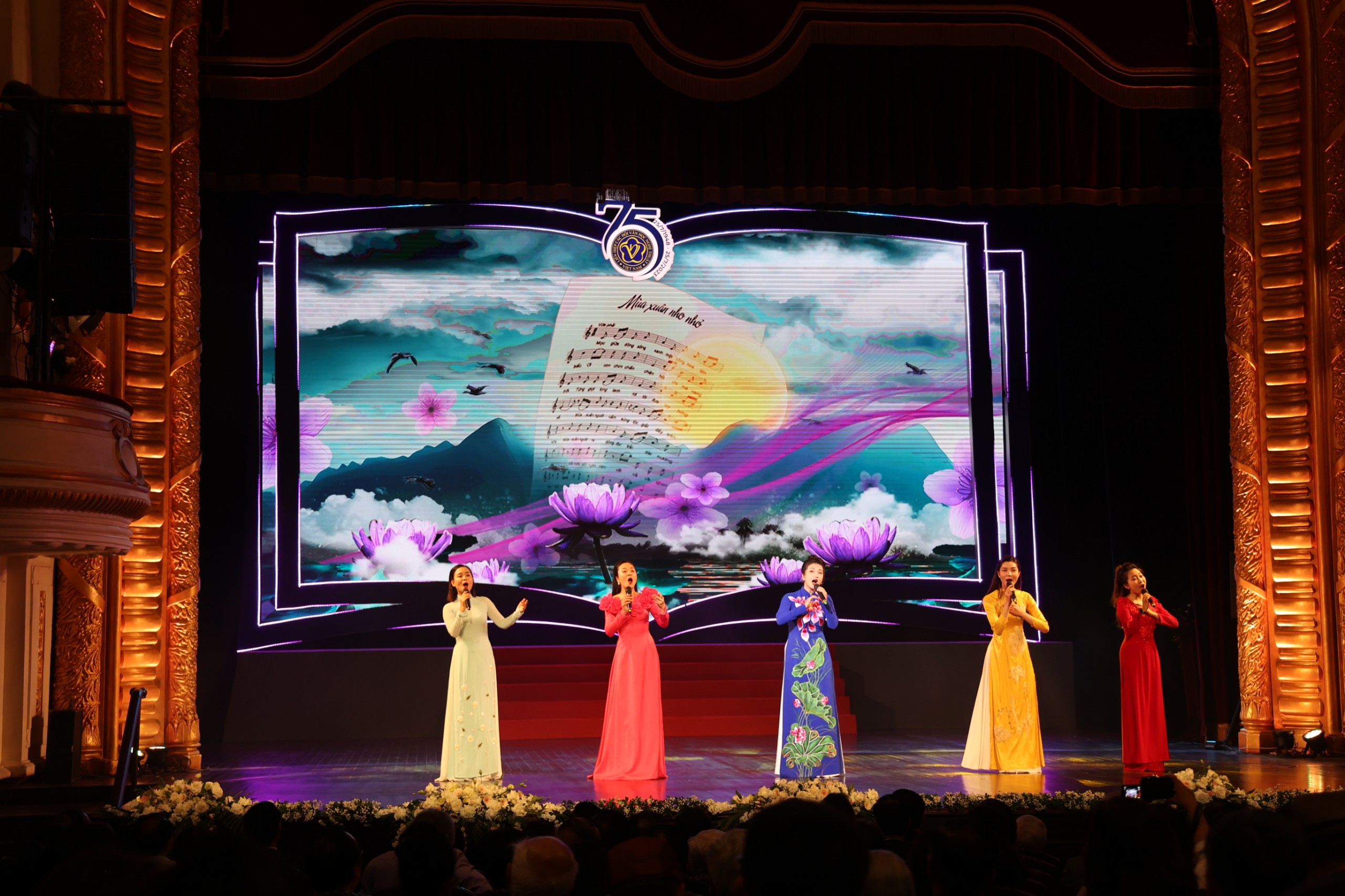 (Ảnh) Lễ kỷ niệm 75 năm thành lập Liên hiệp các Hội Văn học nghệ thuật Việt Nam - 10