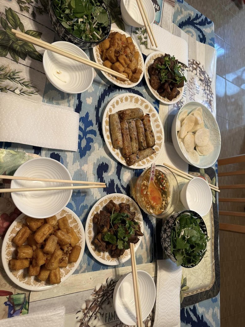 Đi Tây ăn toàn thịt, Tuấn Hưng về khoe bữa ăn tại nhà đầy rau, khen mẹ và vợ Chủ tịch "biết ý" - 9