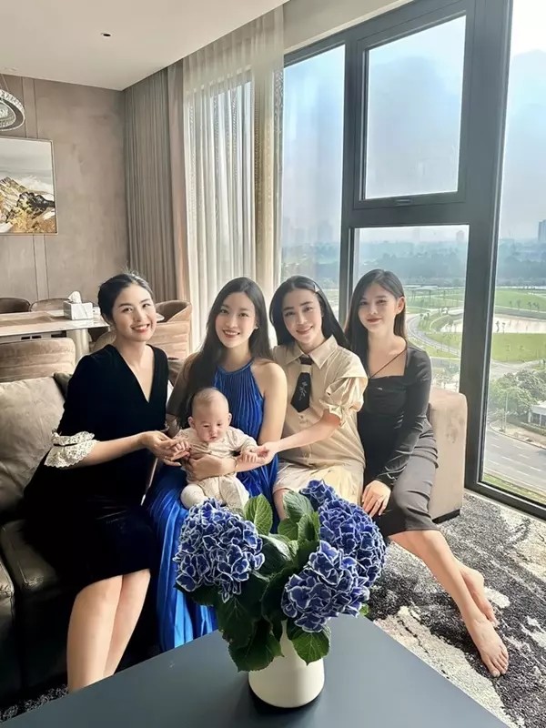 Loạt ảnh bầu bí kín bưng của Hoa hậu Đỗ Mỹ Linh trước khi công khai sinh con gái đầu lòng - 8
