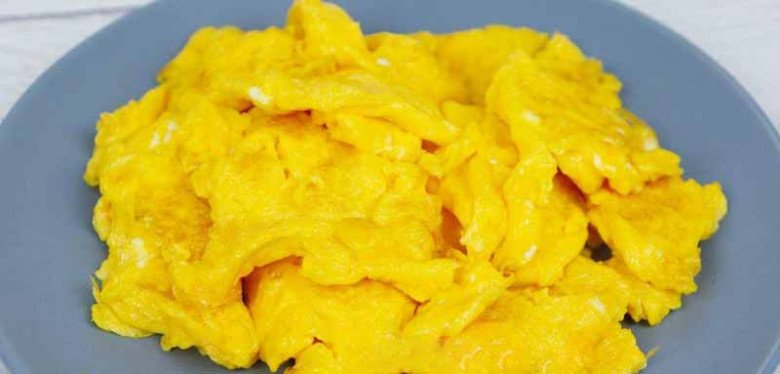 Rán trứng cứ thêm 2 thứ rẻ tiền này đảm bảo vàng ươm, xốp mềm, đầu bếp ...