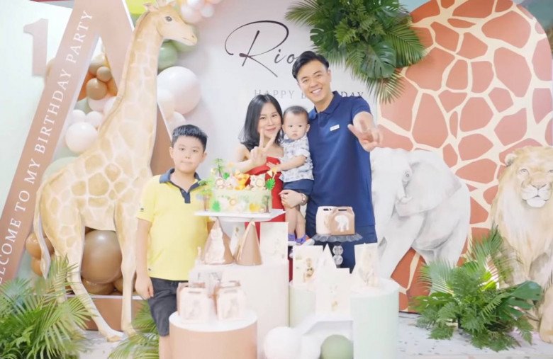 Vợ MC Tuấn Tú ngoài đời từng bị bàn tán ngoại hình, sinh 2 con được khen ngày càng đẹp - 1