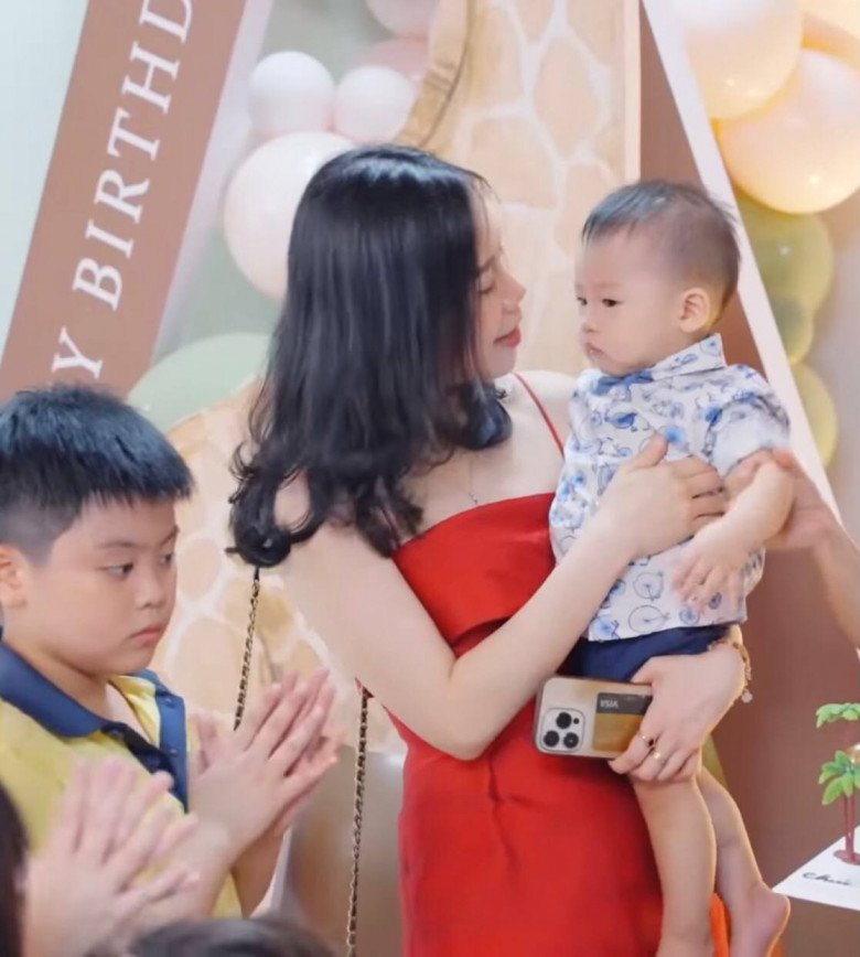 Vợ MC Tuấn Tú ngoài đời từng bị bàn tán ngoại hình, sinh 2 con được khen ngày càng đẹp - 3