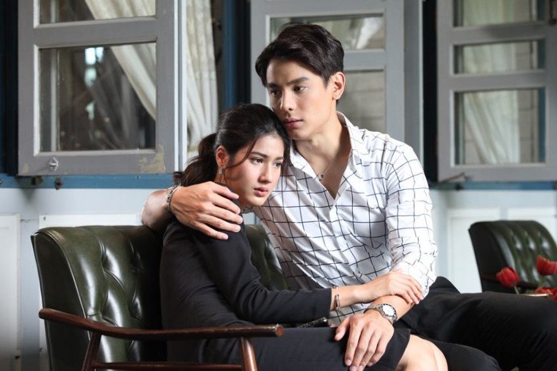 Mời bố mẹ chồng ăn ở khách sạn hạng sang, nhưng đến nơi cả hai lại nuốt không trôi khi thấy một người - 1