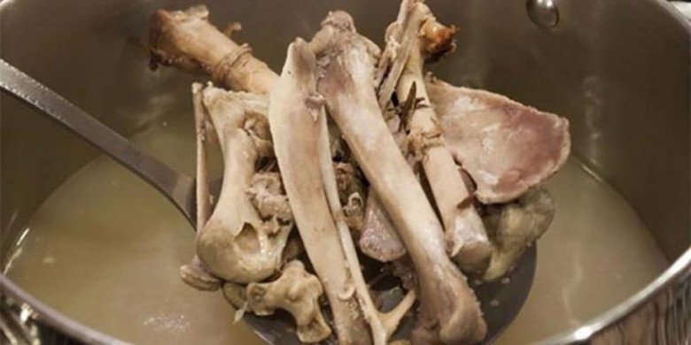 Đặt thứ này dưới đáy chậu, trồng cây 10 năm không lo rễ thối, hoa nở hết vụ này đến vụ khác - 4