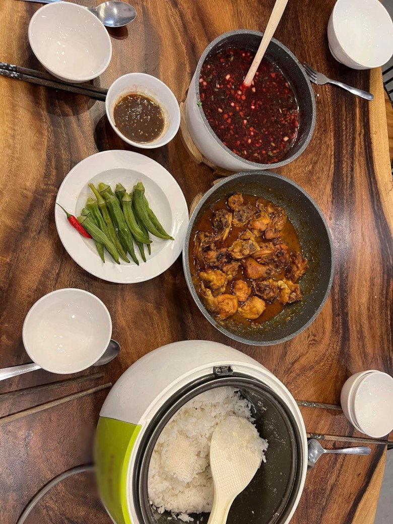 Lý Thanh Thảo &#34;Mùi ngò gai&#34; vừa ăn vừa khóc, nhìn món cô ăn mà nhiều người chung cảm xúc - 3
