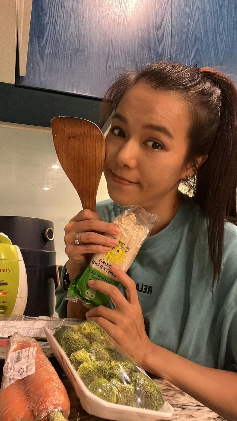 Lý Thanh Thảo &#34;Mùi ngò gai&#34; vừa ăn vừa khóc, nhìn món cô ăn mà nhiều người chung cảm xúc - 1
