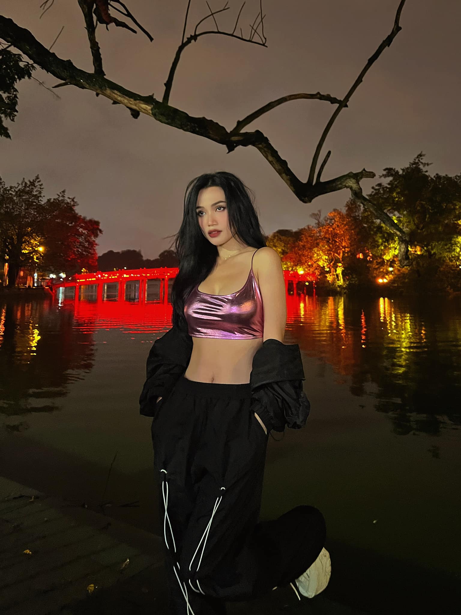 Thấp bé nhẹ cân, Sĩ Thanh khéo mặc nên lên ảnh nhìn tưởng 1m7 - 1