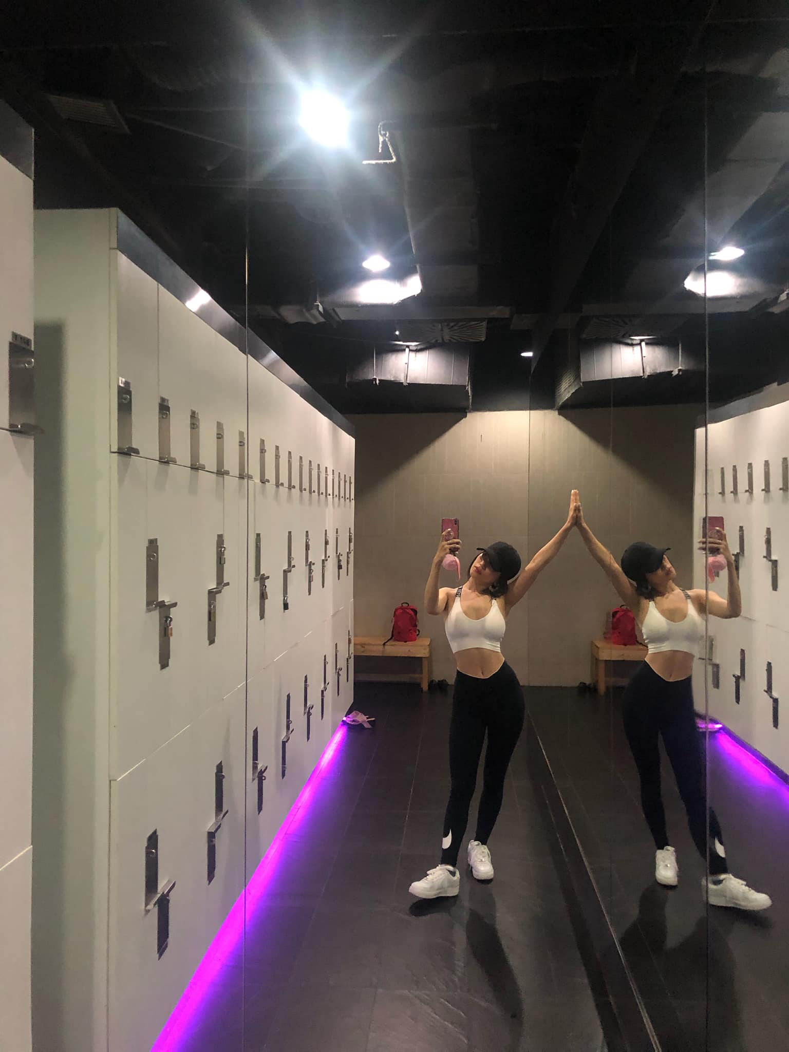 Thấp bé nhẹ cân, Sĩ Thanh khéo mặc nên lên ảnh nhìn tưởng 1m7 - 9