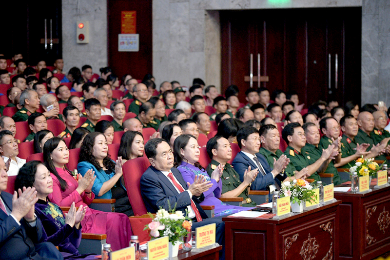 Tri ân lịch sử cách mạng, thể hiện niềm kính yêu đối với Chủ tịch Hồ Chí Minh - 1