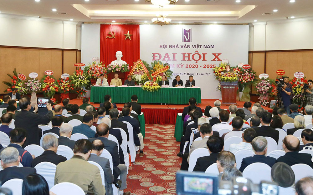 Lần đầu tiên tổ chức Hội nghị đại biểu nhà văn lão thành Việt Nam - 1