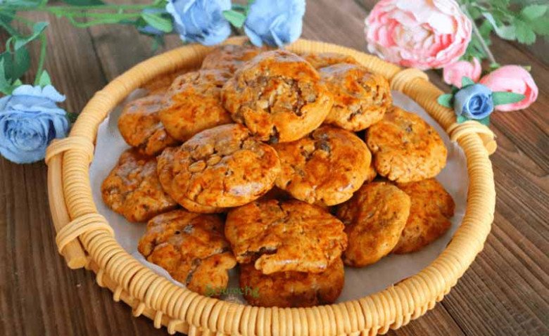 Bánh Trung thu thừa bỏ đi quá phí, người Trung Quốc làm thành món đặc sản, muốn ăn phải xếp hàng mới mua được - 2