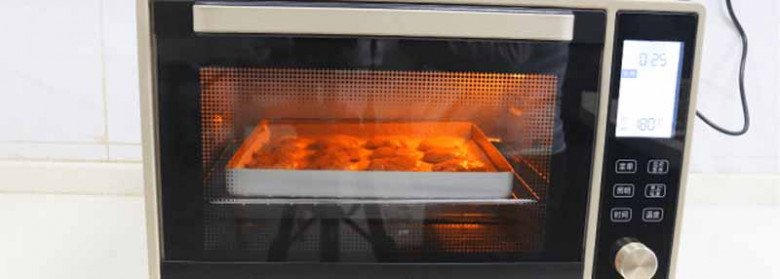 Bánh Trung thu thừa bỏ đi quá phí, người Trung Quốc làm thành món đặc sản, muốn ăn phải xếp hàng mới mua được - 11