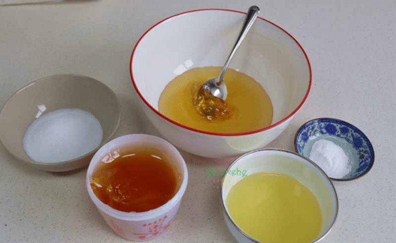 Bánh Trung thu thừa bỏ đi quá phí, người Trung Quốc làm thành món đặc sản, muốn ăn phải xếp hàng mới mua được - 6