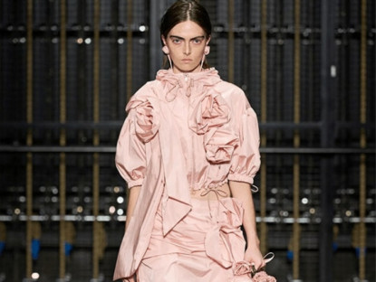 Sân khấu - Điện ảnh - Tình yêu hiện diện trong bộ sưu tập của Simone Rocha