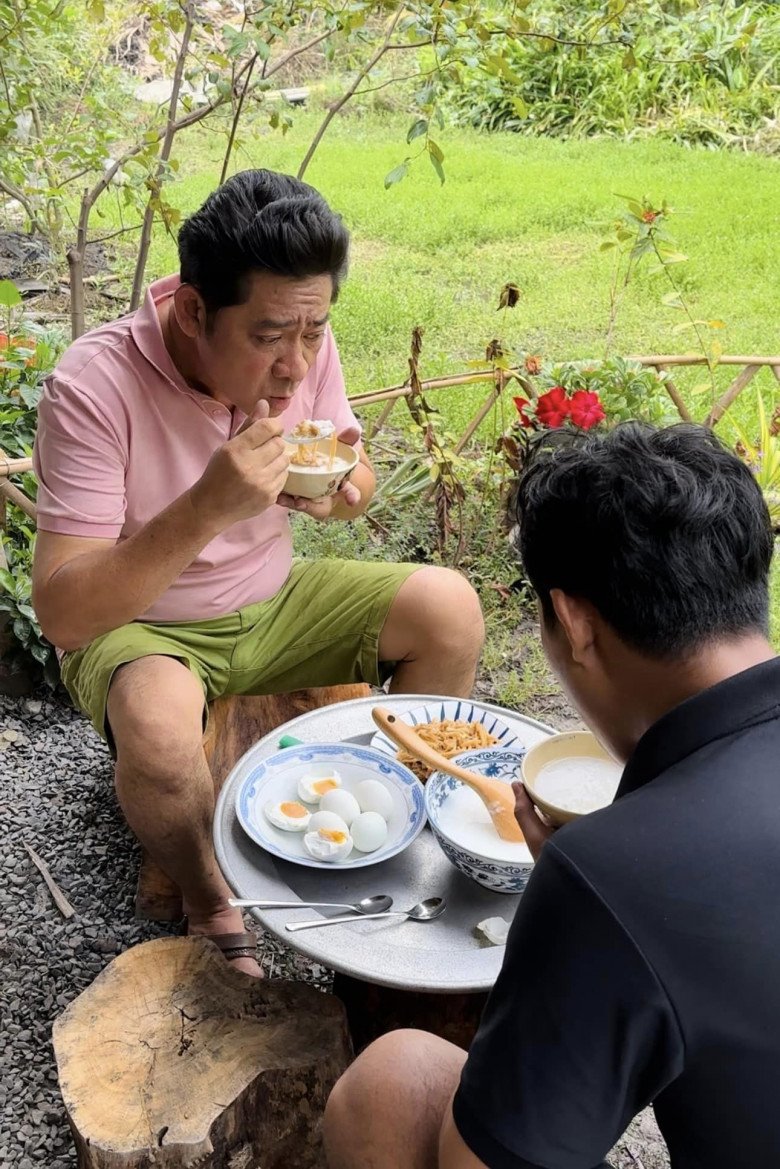 Tài tử Huỳnh Anh Tuấn nấu ăn trong chòi lá tại nhà vườn 6.000m2, có món bình dị, món đẹp như nhà hàng - 6