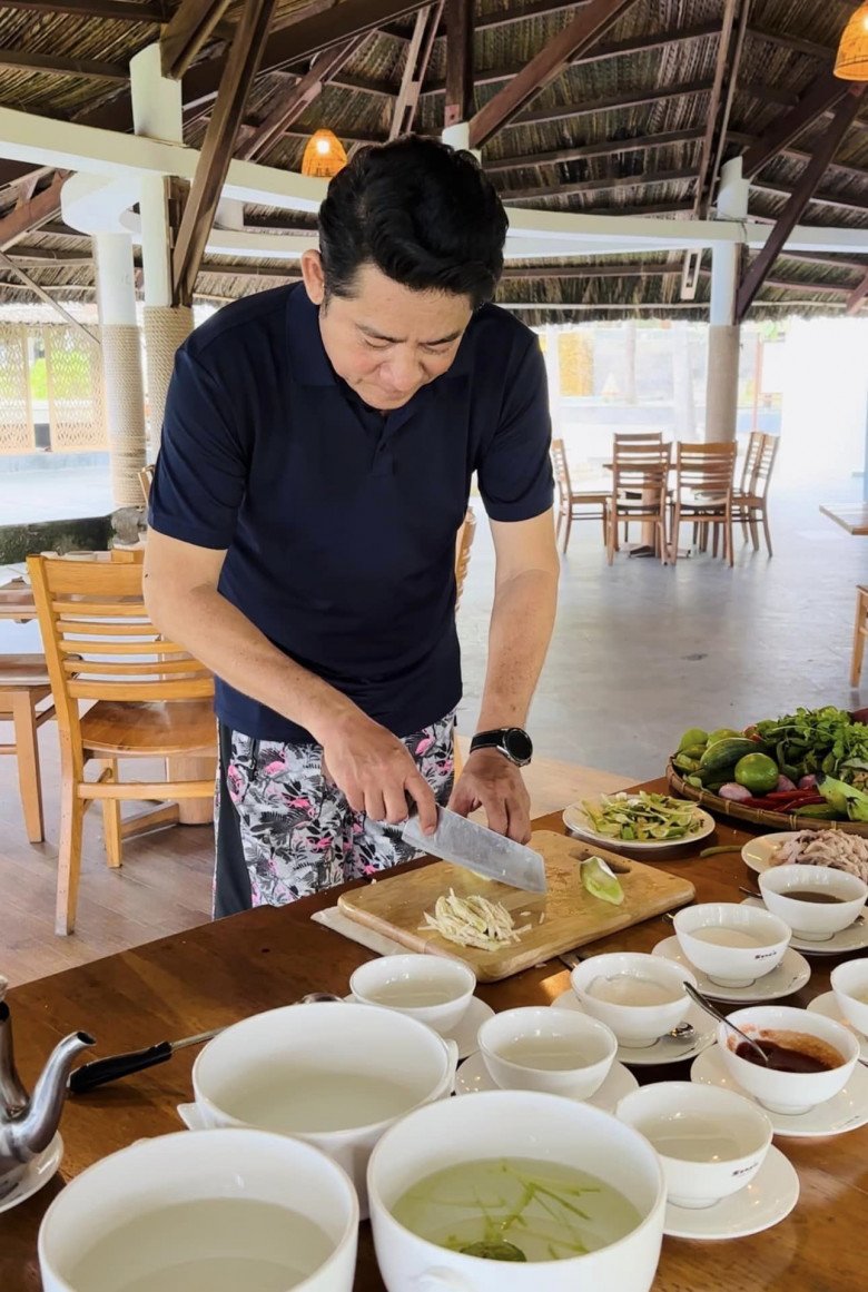 Tài tử Huỳnh Anh Tuấn nấu ăn trong chòi lá tại nhà vườn 6.000m2, có món bình dị, món đẹp như nhà hàng - 11