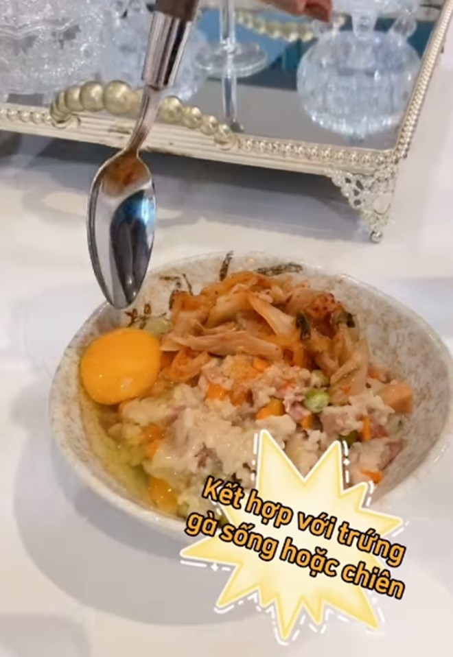 Chị em văn phòng học ngay cách làm cơm trộn bằng nồi cơm điện như vợ Hoàng Bách, hấp dẫn và siêu ngon - 12