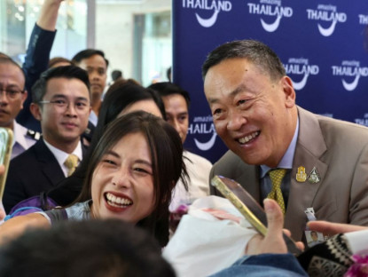 Thế giới - Điều gì khiến Thủ tướng Thái Lan đích thân ra sân bay đón khách du lịch Trung Quốc?