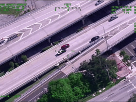 Video: Cảnh sát Mỹ rượt đuổi như phim, dùng kỹ thuật khiến kẻ trộm xe ô tô mất lái