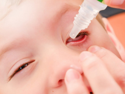 Thông tin doanh nghiệp - Đau mắt đỏ không nhỏ kháng sinh, cha mẹ cần làm gì để trẻ nhanh hồi phục?