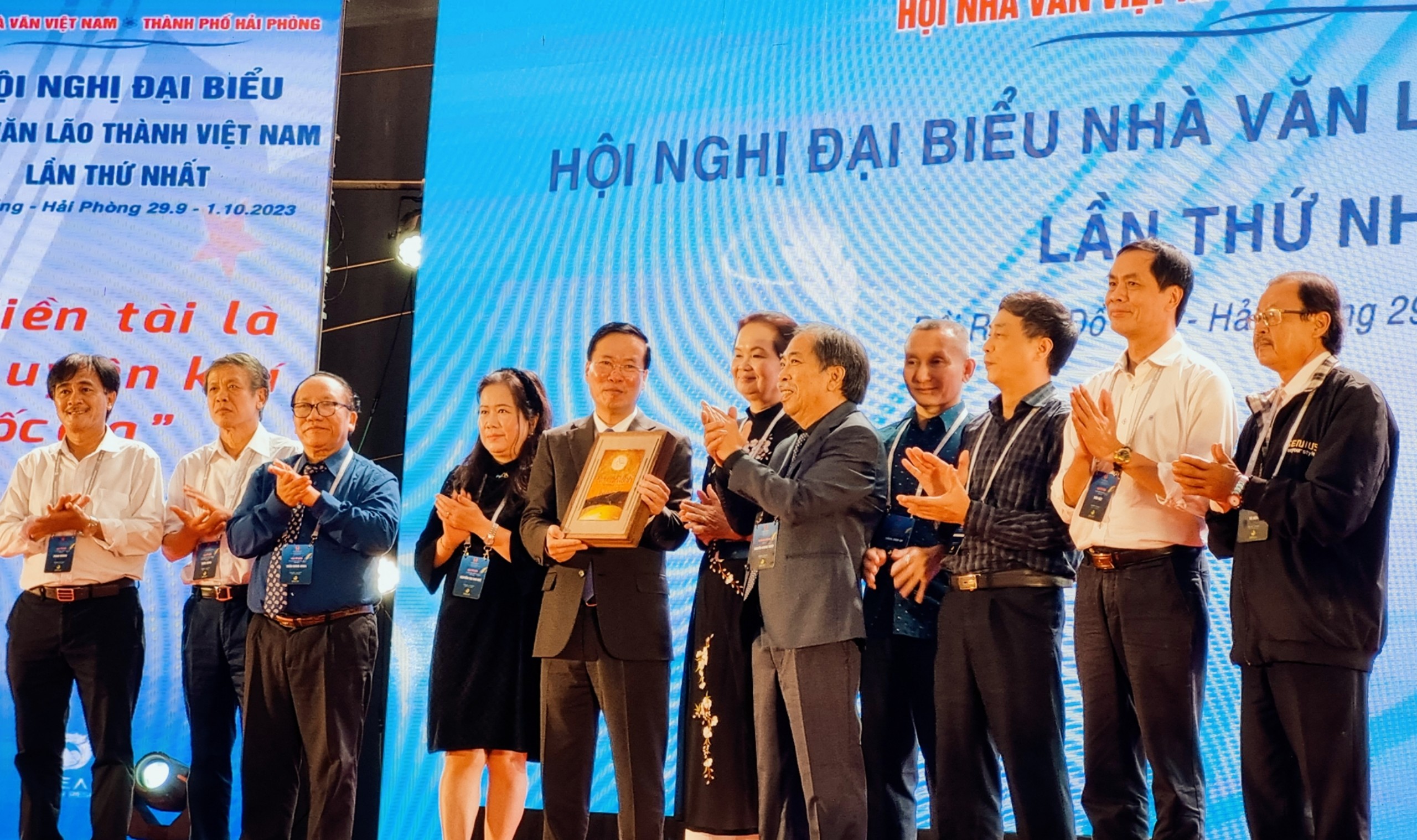 Toàn văn phát biểu của Chủ tịch nước Võ Văn Thưởng tại Hội nghị đại biểu nhà văn lão thành Việt Nam lần thứ nhất - 2