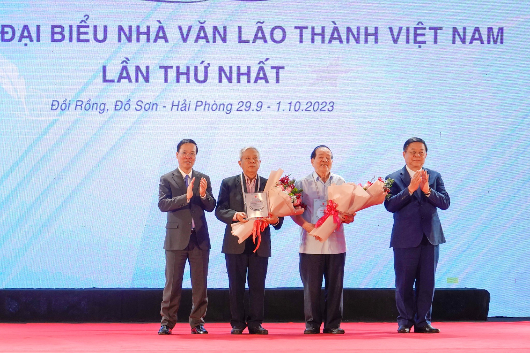 Dòng chảy kỳ vĩ của biển văn học Việt Nam - 8