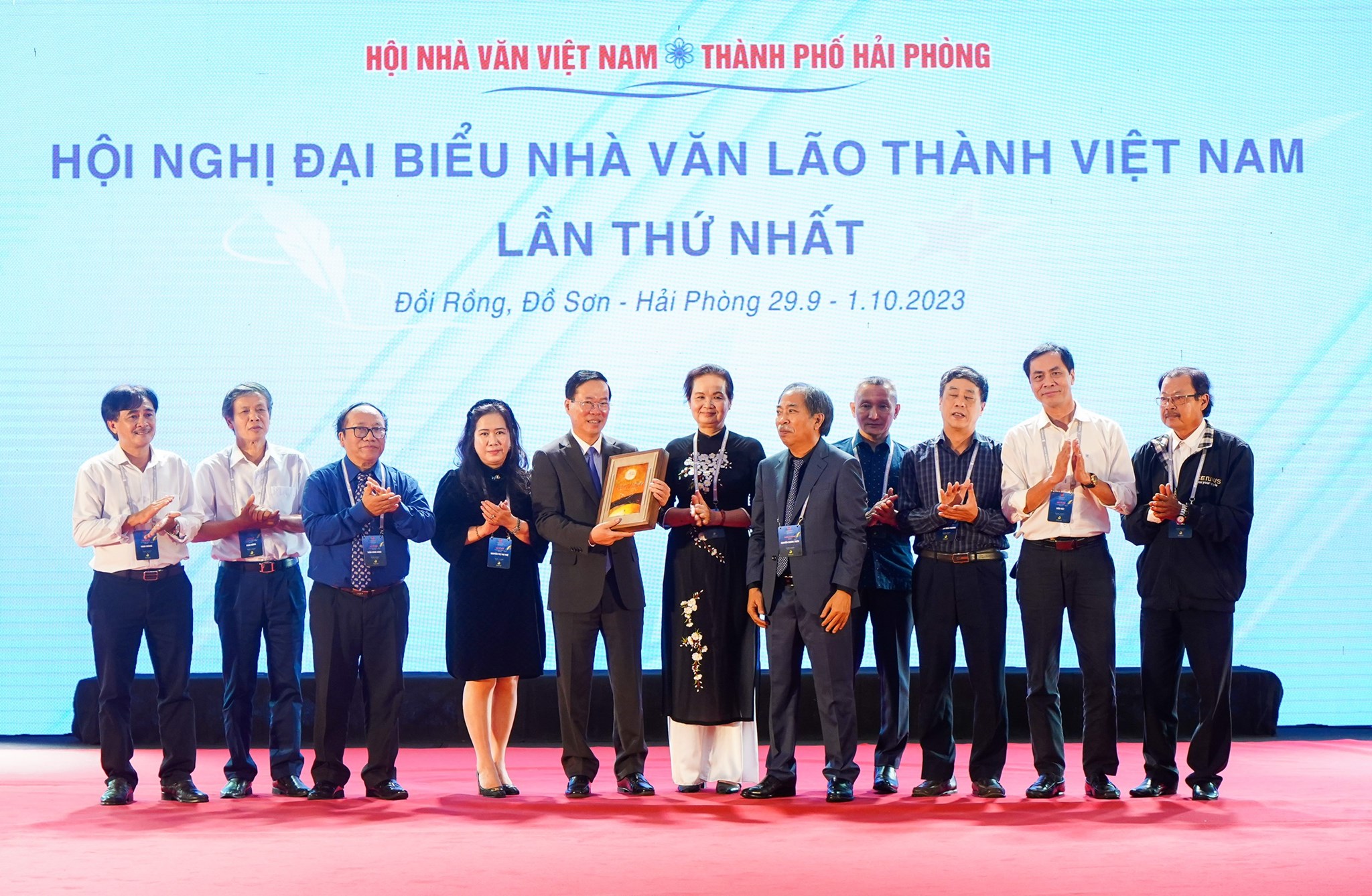 Dòng chảy kỳ vĩ của biển văn học Việt Nam - 10