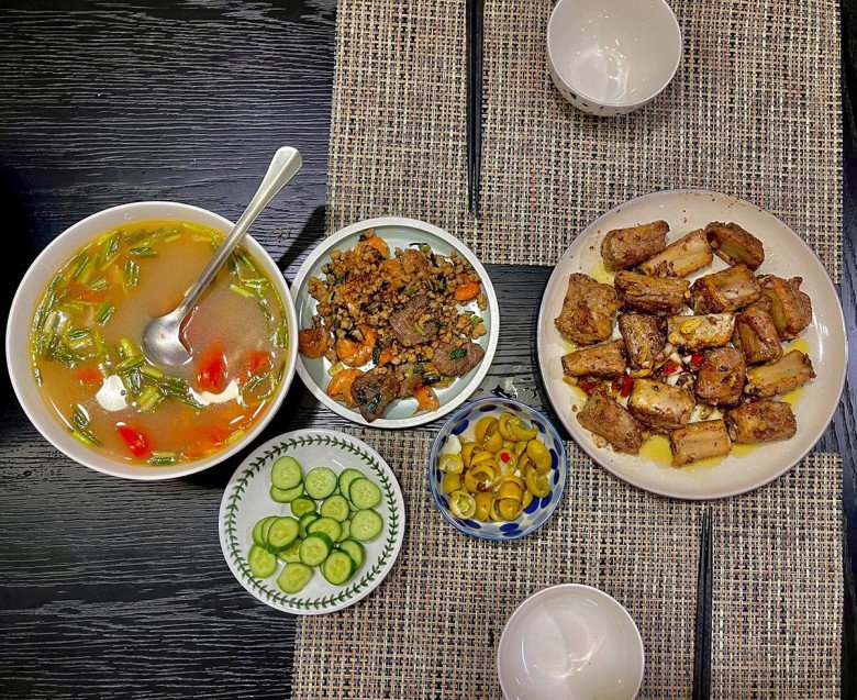 &#34;Nàng dâu nghìn tỷ&#34; nịnh chồng vào bếp nấu cơm ngon hơn cả nhà hàng, còn tiết lộ bí quyết để rán đậu giòn tan - 6
