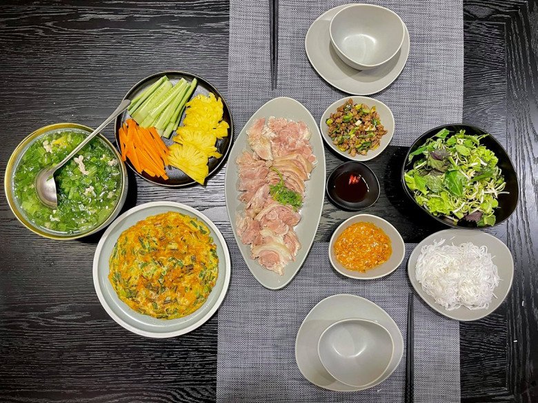 &#34;Nàng dâu nghìn tỷ&#34; nịnh chồng vào bếp nấu cơm ngon hơn cả nhà hàng, còn tiết lộ bí quyết để rán đậu giòn tan - 8
