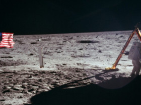 Nga xóa bỏ đồn đoán hàng thập kỷ về việc Mỹ đưa người lên Mặt trăng