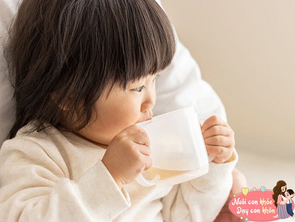 Trẻ không nên uống 3 loại nước này trước 2 tuổi, đặc biệt là loại cuối, 90% bố mẹ không biết - 2