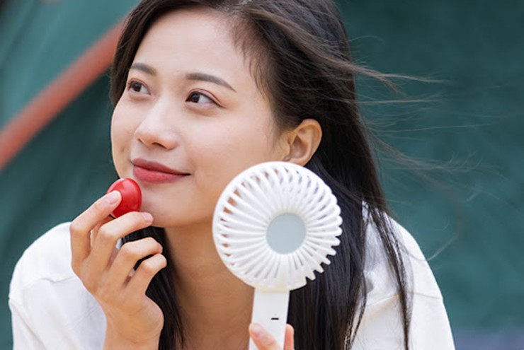 Mối hiểm họa từ những chiếc quạt cầm tay - 1